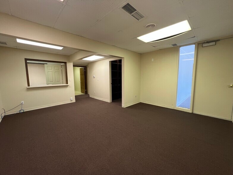 More Photos Of 2710 W Court St, Flint Office For Sale