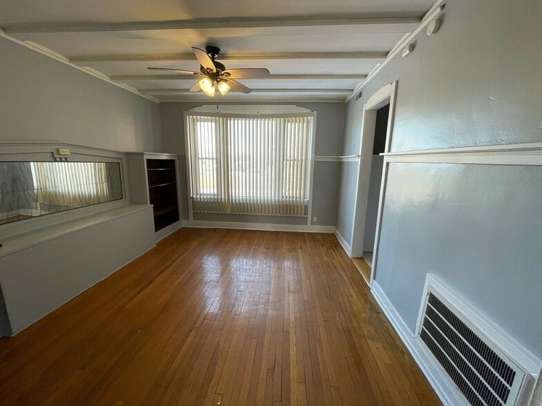 More Photos Of 544-554 E Oakwood Blvd, Chicago Apartments For Sale