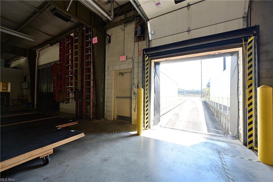 More Photos Of 938 Lorain Blvd, Elyria General Retail For Sale