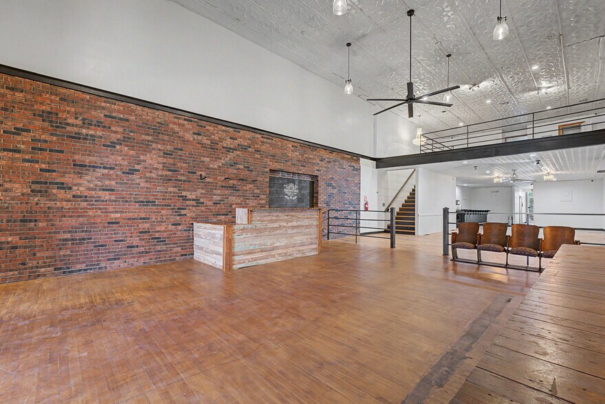 More Photos Of 109 Main St SE, Gravette Office For Sale