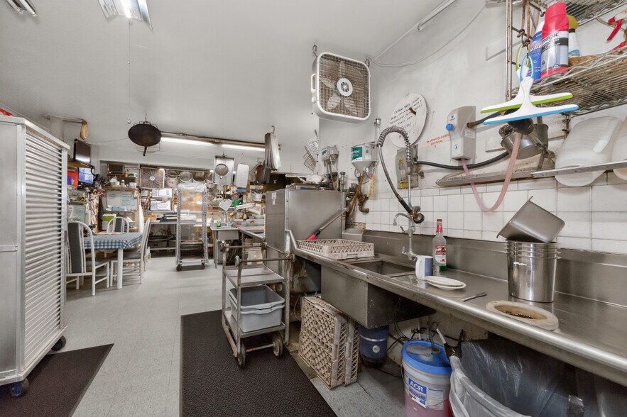 More Photos Of 160 Creamery Rd, Greenville Specialty For Sale