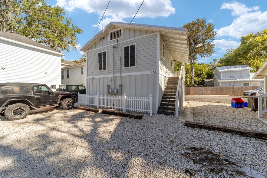 More Photos Of 301 NW 8th St, Gainesville Apartments For Sale