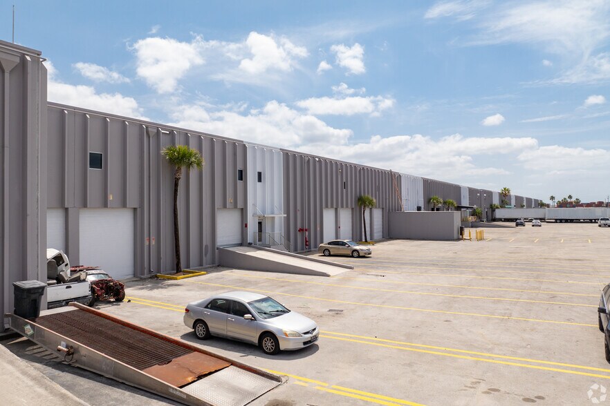 More Photos Of 9304-9384 NW 102nd St, Miami Warehouse For Lease