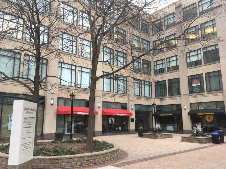 More Photos Of 630 Davis St, Evanston Office For Lease