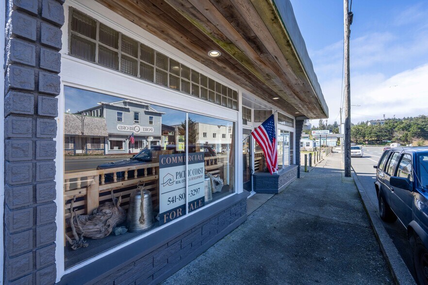 More Photos Of 267 W Sixth St, Port Orford Storefront Retail Residential For Sale