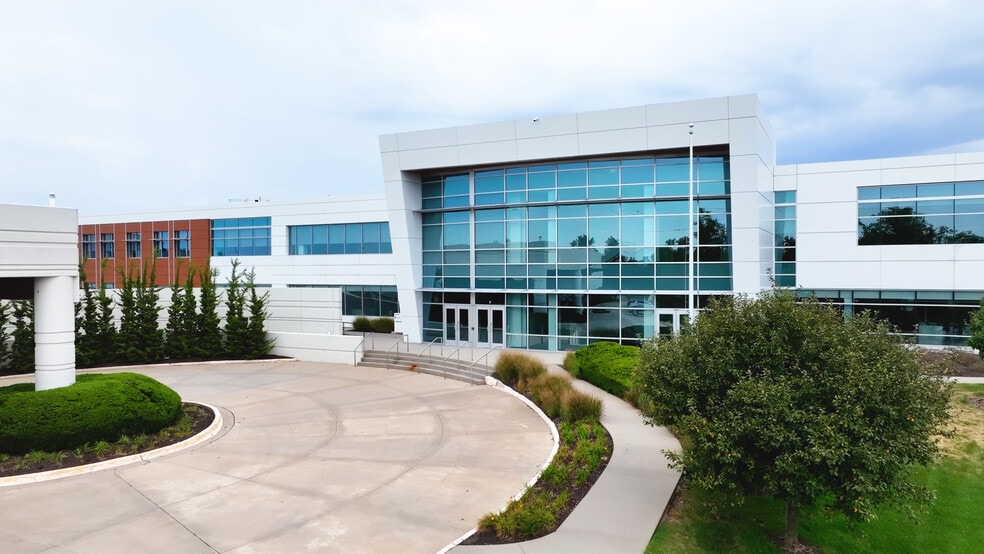 Primary Photo Of 6800 W 115th St, Overland Park Coworking Space