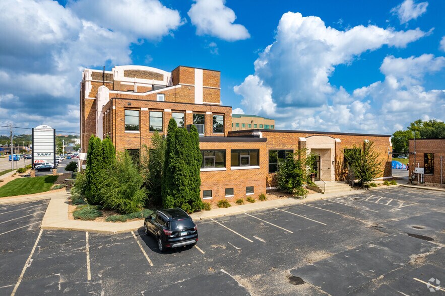 More Photos Of 300 11th Ave NW, Rochester Medical For Lease