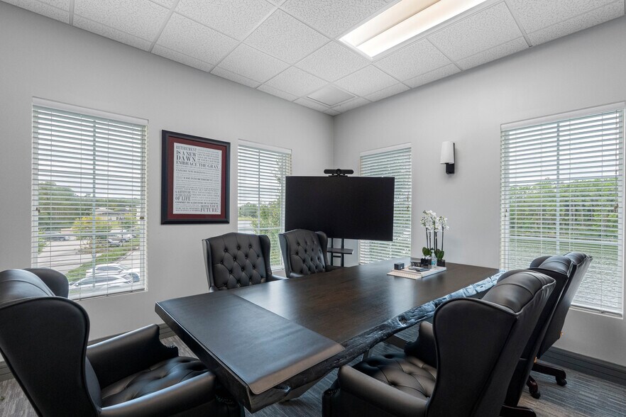 More Photos Of 5331 Primrose Lake Cir, Tampa Loft Creative Space For Lease