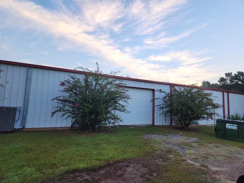More Photos Of 32 Joe Kennedy Blvd, Statesboro Light Distribution For Sale