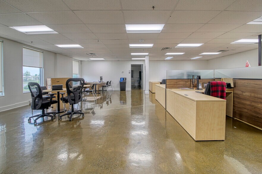 More Photos Of 1265-1325 Rue Industrielle, La Prairie Warehouse For Lease