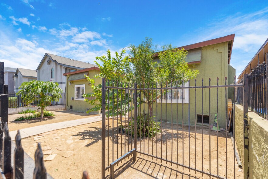 More Photos Of 606 W 81st St, Los Angeles Apartments For Sale