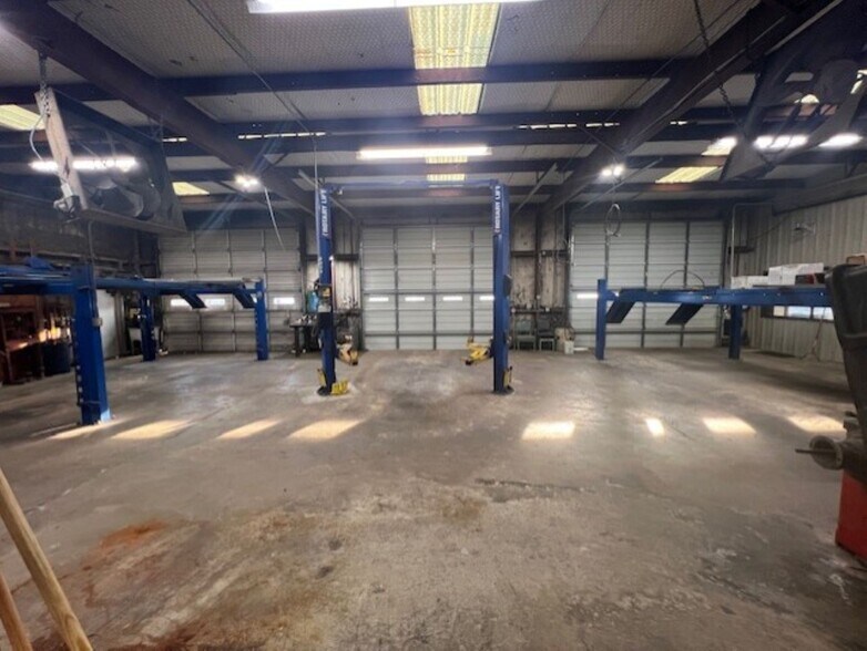 More Photos Of 1914 Cypress St, West Monroe Service For Sale