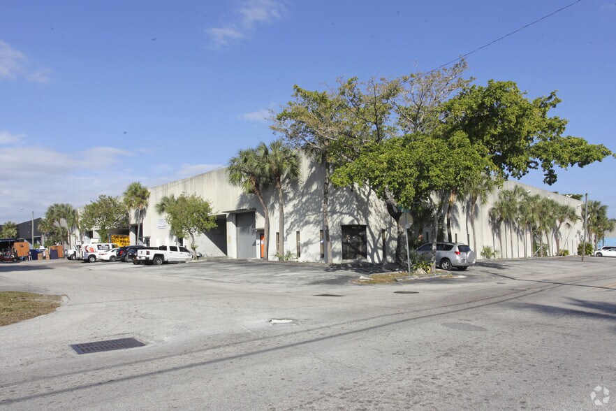 More Photos Of 901-999 NW 10th Ter, Fort Lauderdale Warehouse For Lease