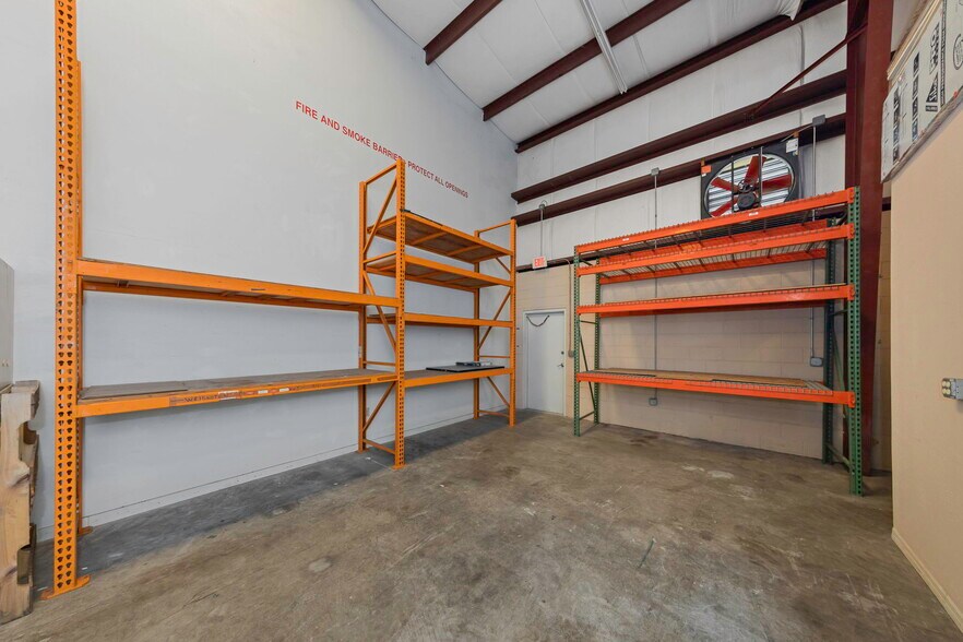 More Photos Of 565 Frederica Ln, Dunedin Warehouse For Lease