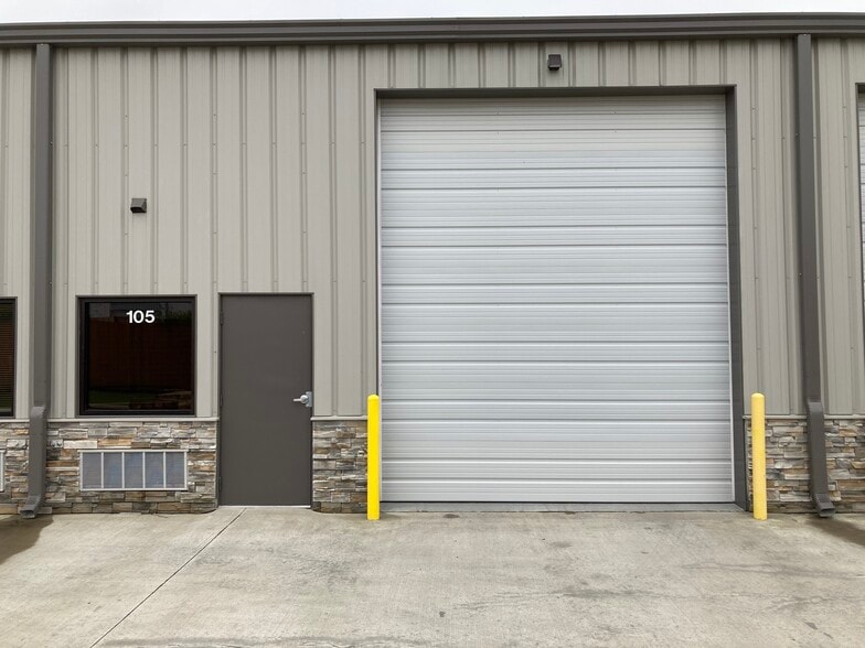 More Photos Of 1904 W Iola St, Broken Arrow Warehouse For Lease