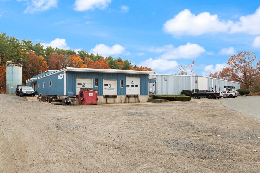 More Photos Of 10 Fernwood Lake Ave, Gloucester Warehouse For Lease