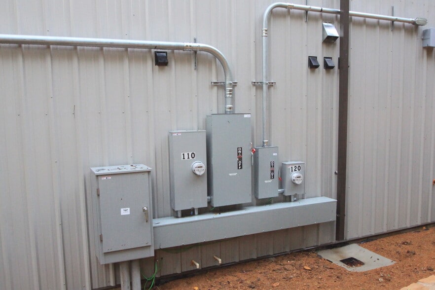 More Photos Of 2105 Vilbig Rd, Dallas Industrial For Lease