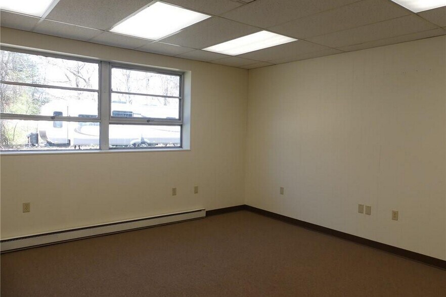 More Photos Of 36 Plains Rd, Essex Freestanding For Lease