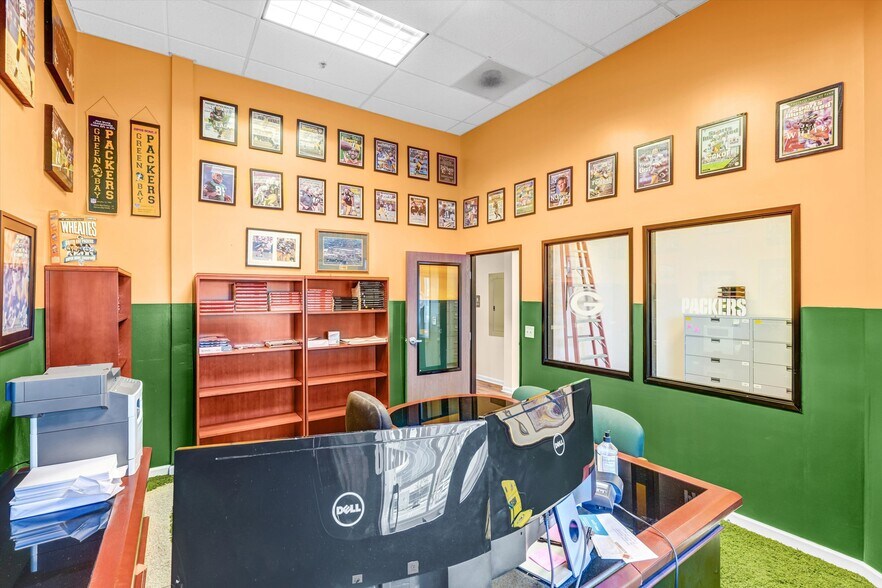 More Photos Of 863-885 N Douglas St, El Segundo Office For Sale