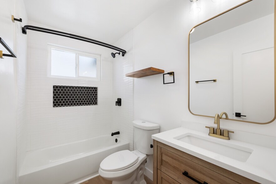 More Photos Of 569 Park Way, Chula Vista Apartments For Sale