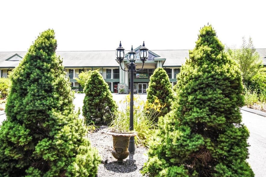 More Photos Of 373 Norwich Westerly Rd, North Stonington Hotel For Sale