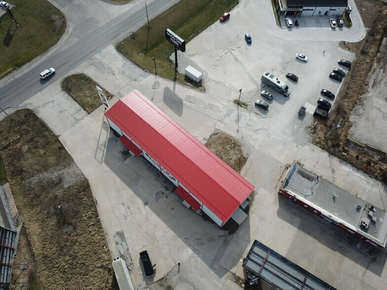 More Photos Of 20023 E State Hwy N, Eagleville General Retail For Sale