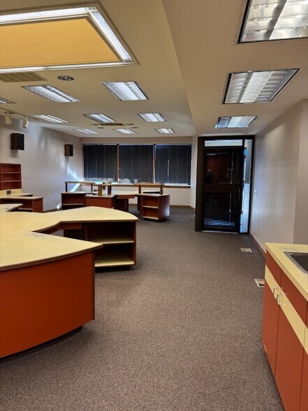 More Photos Of 125 S 9th St, Lincoln Medical For Lease