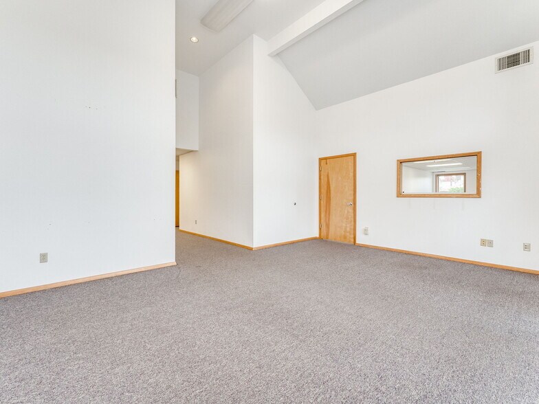 More Photos Of 2275 NE McDaniel Ln, Mcminnville Office For Lease
