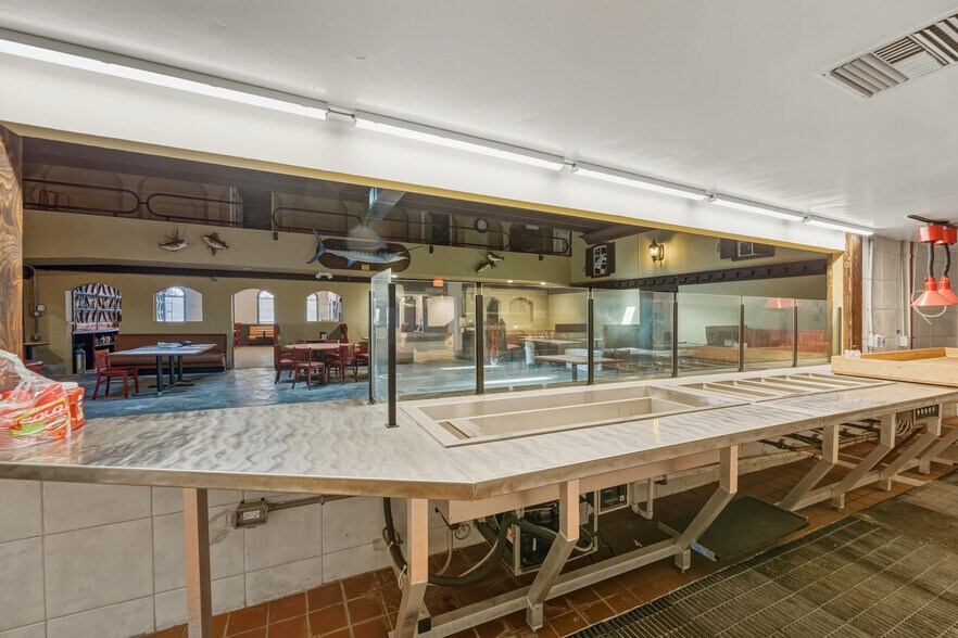 More Photos Of 300 N Cocoa Blvd, Cocoa Restaurant For Lease