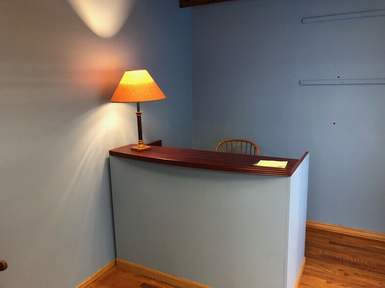 More Photos Of 637 Willis Ave, Williston Park Storefront Retail Office For Lease