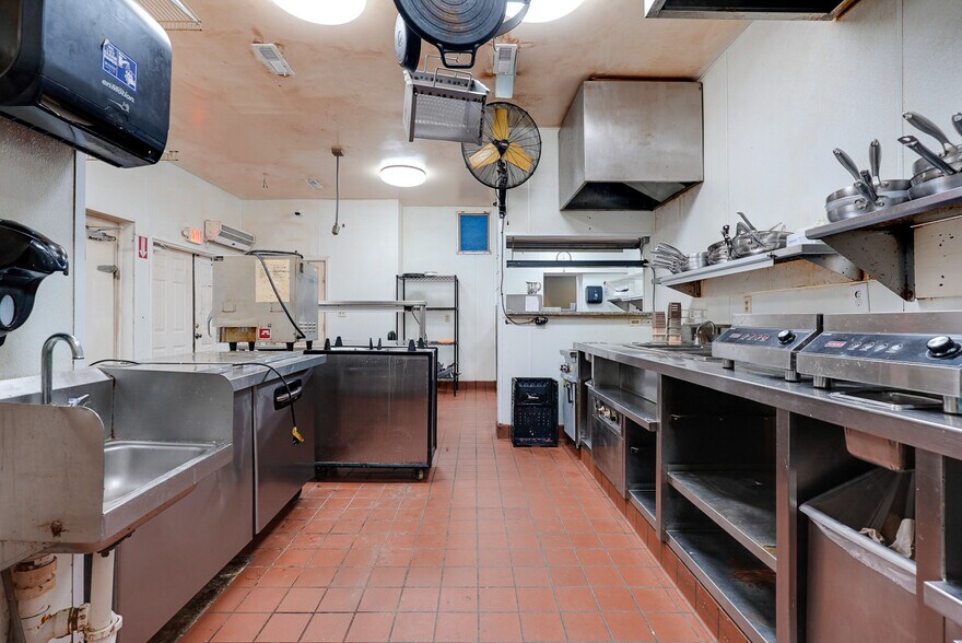 More Photos Of 312 S Hudson St, Buckner Restaurant For Lease