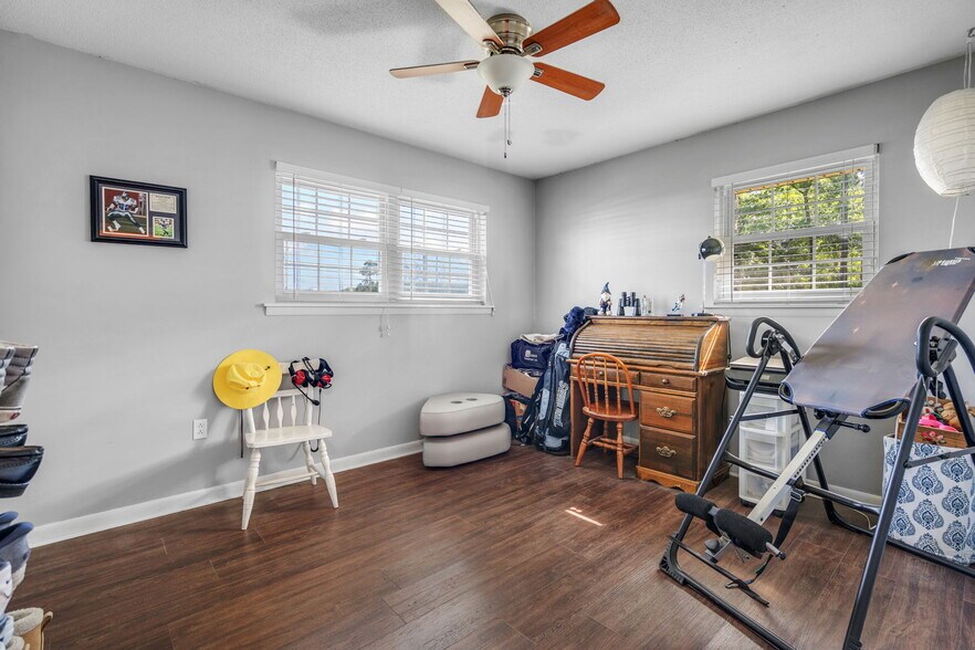 More Photos Of 695 Blue Jay Rd, Rincon General Retail For Sale