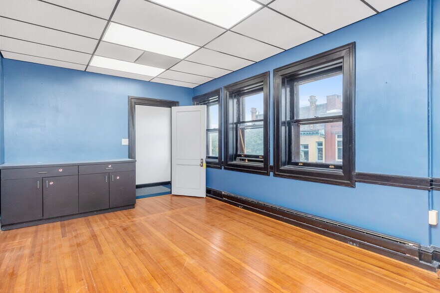 More Photos Of 1 N Market St, Frederick Storefront Retail Office For Lease