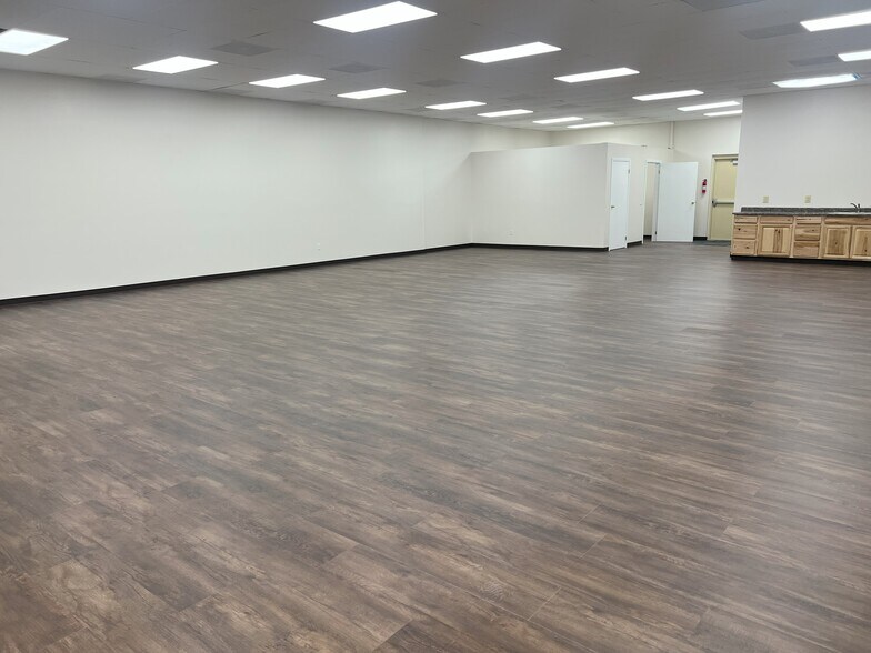 More Photos Of 1213 E Dubois Ave, Dubois Flex For Lease