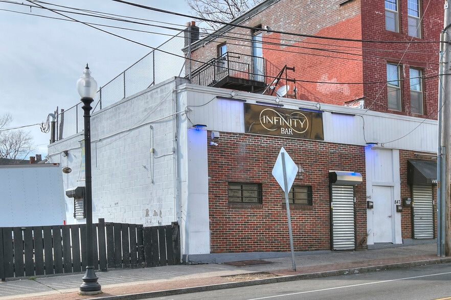 More Photos Of 845 E Main St, Bridgeport Restaurant For Sale