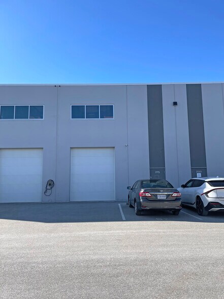 More Photos Of 950 Seaborne Av, Port Coquitlam Warehouse For Lease