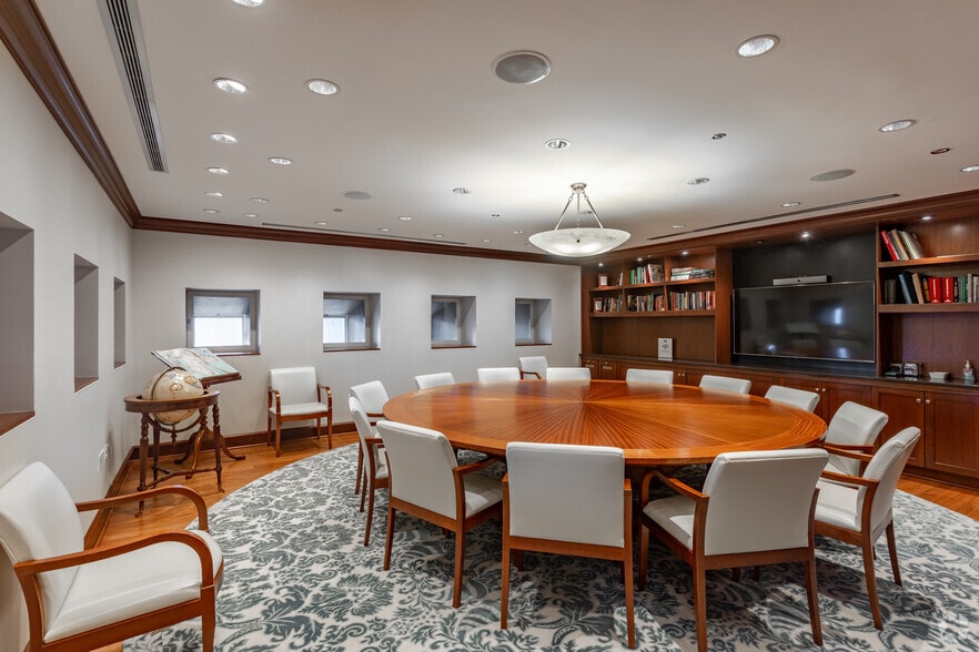 More Photos Of 140 S Dearborn St, Chicago Office For Lease