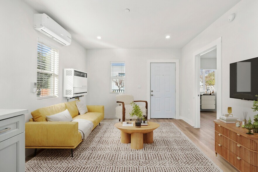 More Photos Of 1038 E 53rd St, Los Angeles Apartments For Sale