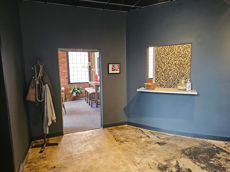 More Photos Of 7 S Laurens St, Greenville Office For Sale