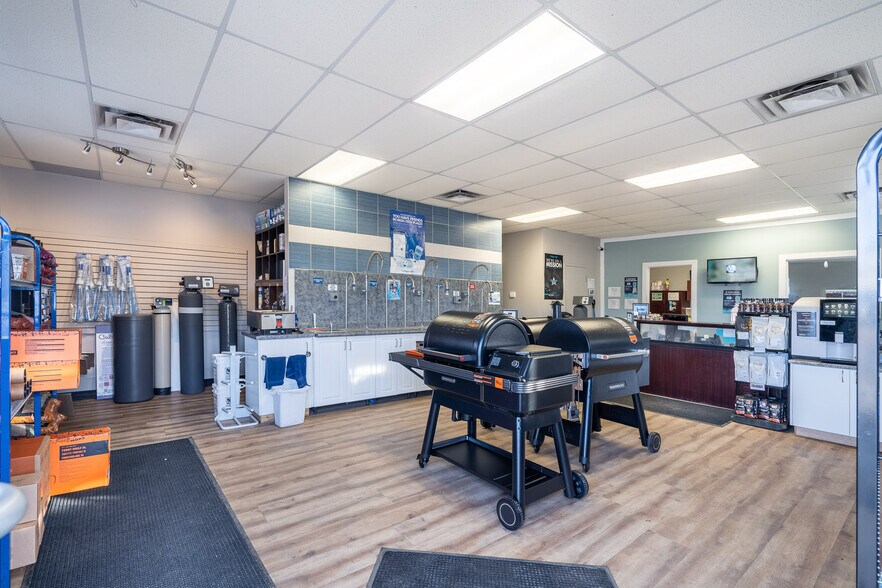 More Photos Of 2711 50 Av, Lloydminster Industrial For Sale