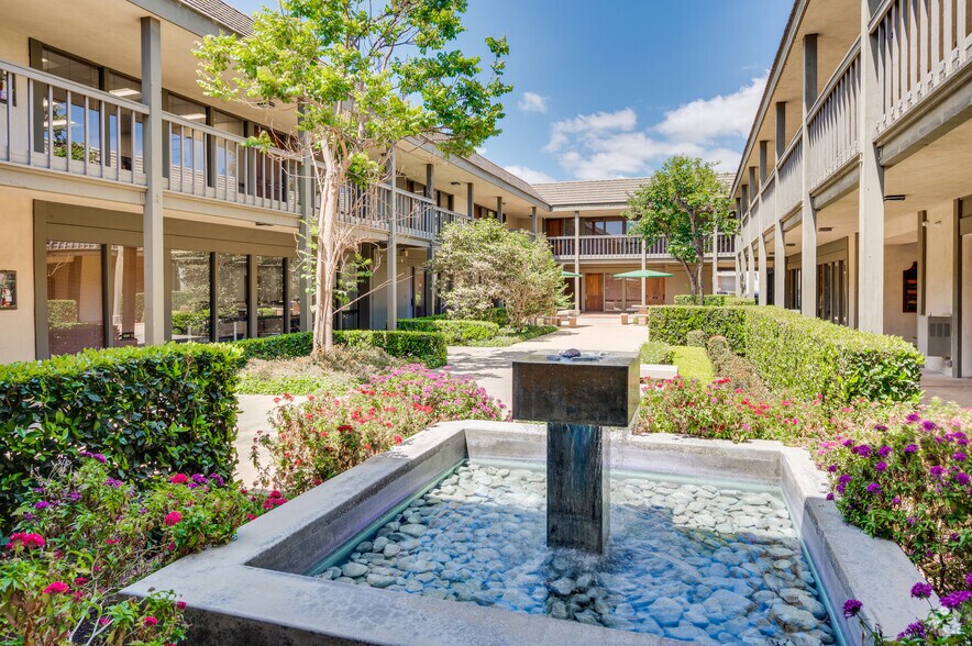 More Photos Of 17671 Irvine Blvd, Tustin Office For Lease