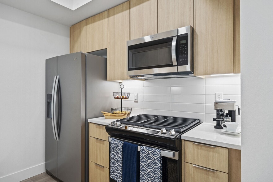 More Photos Of 11049 Magnolia Blvd, North Hollywood Apartments For Lease