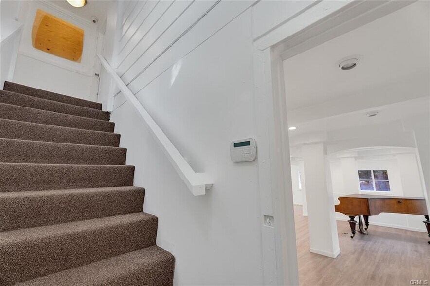 More Photos Of 26890 CA-189 Hwy, Blue Jay Storefront Retail Residential For Lease