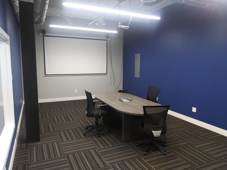 More Photos Of 123-125 N Main St, Crown Point Loft Creative Space For Lease