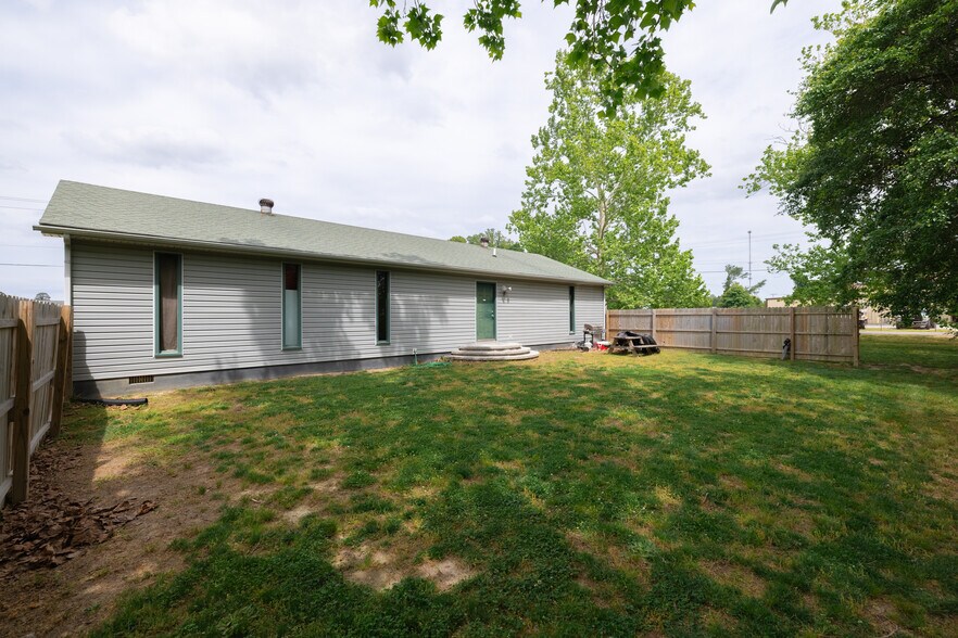 More Photos Of 100-102 Industrial Blvd, Toano Office For Sale