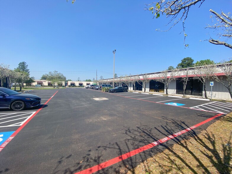 More Photos Of 16753 Donwick Dr, Conroe Warehouse For Lease