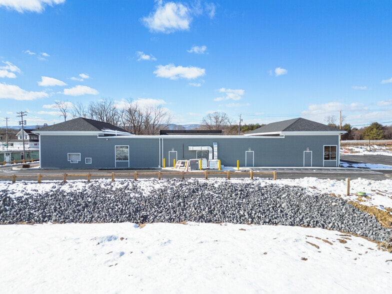 More Photos Of 400 Maple Rd, Slingerlands Freestanding For Lease