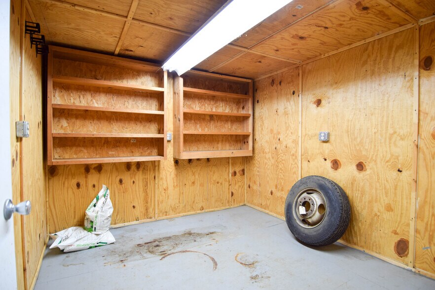 More Photos Of 1201 Old Hopewell Rd, Castalian Springs Showroom For Sale