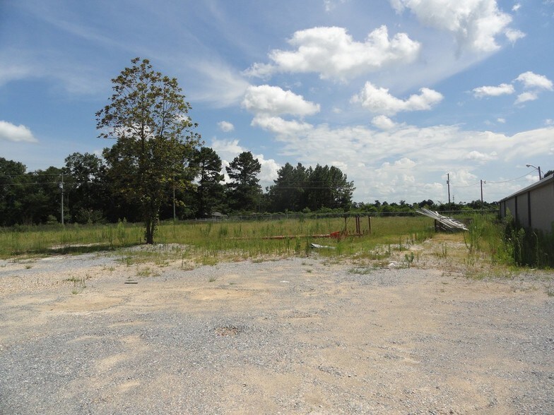 More Photos Of 235 Shiloh Church Rd, Ellisville Distribution For Sale