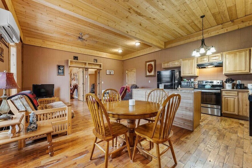 More Photos Of 19862 US Highway 71, Pineville Manufacturing For Sale